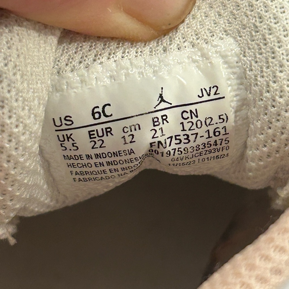 Pink and white baby Jordan’s - Picture 5 of 6